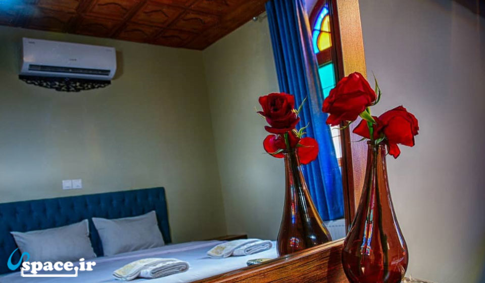نمای داخلی اتاق هتل سنتی درباری - شیراز
